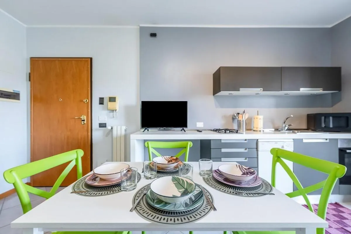 Smart Apt W Workspace In Bergamo Apartment
